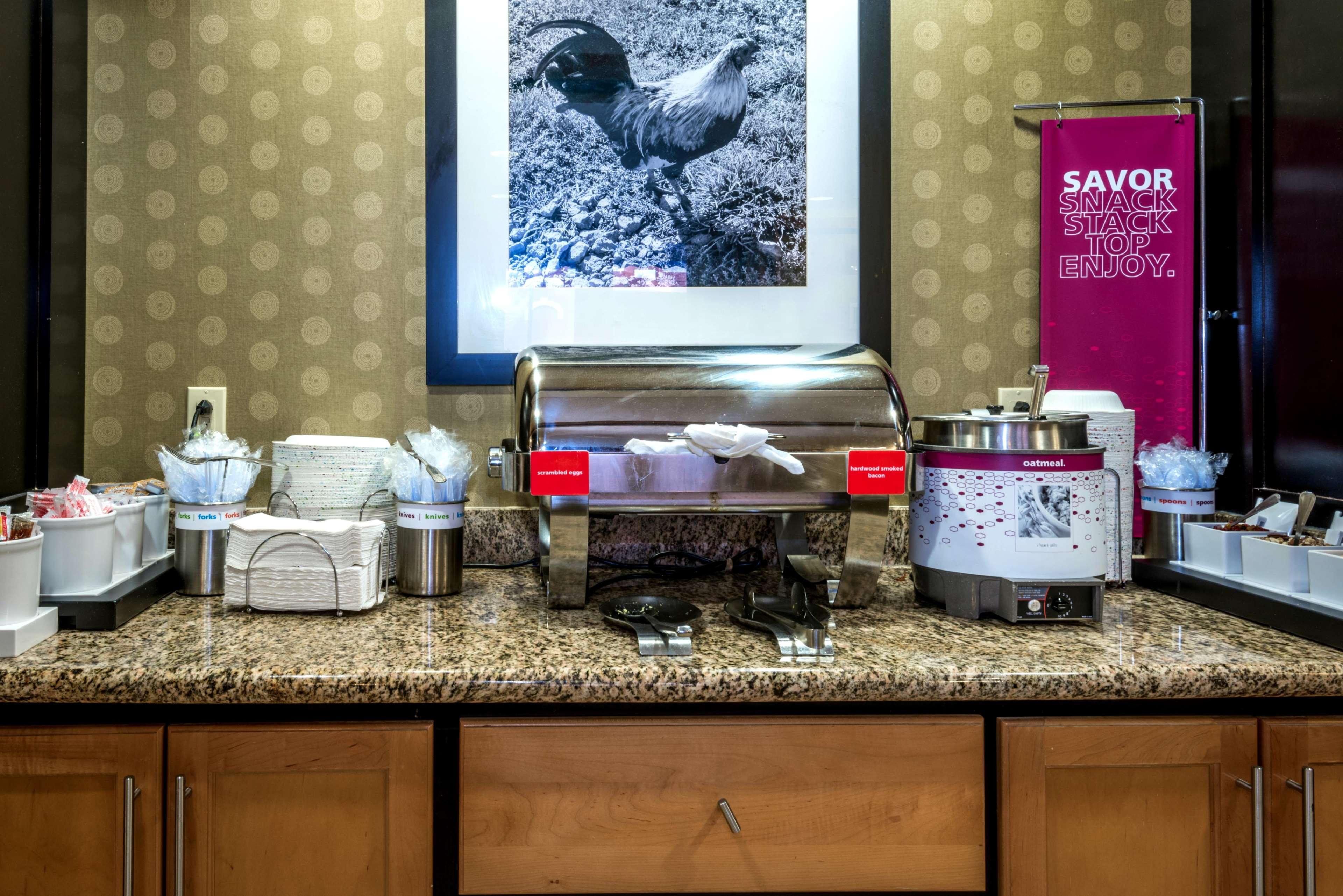 Hampton Inn & Suites Montgomery-Downtown Экстерьер фото