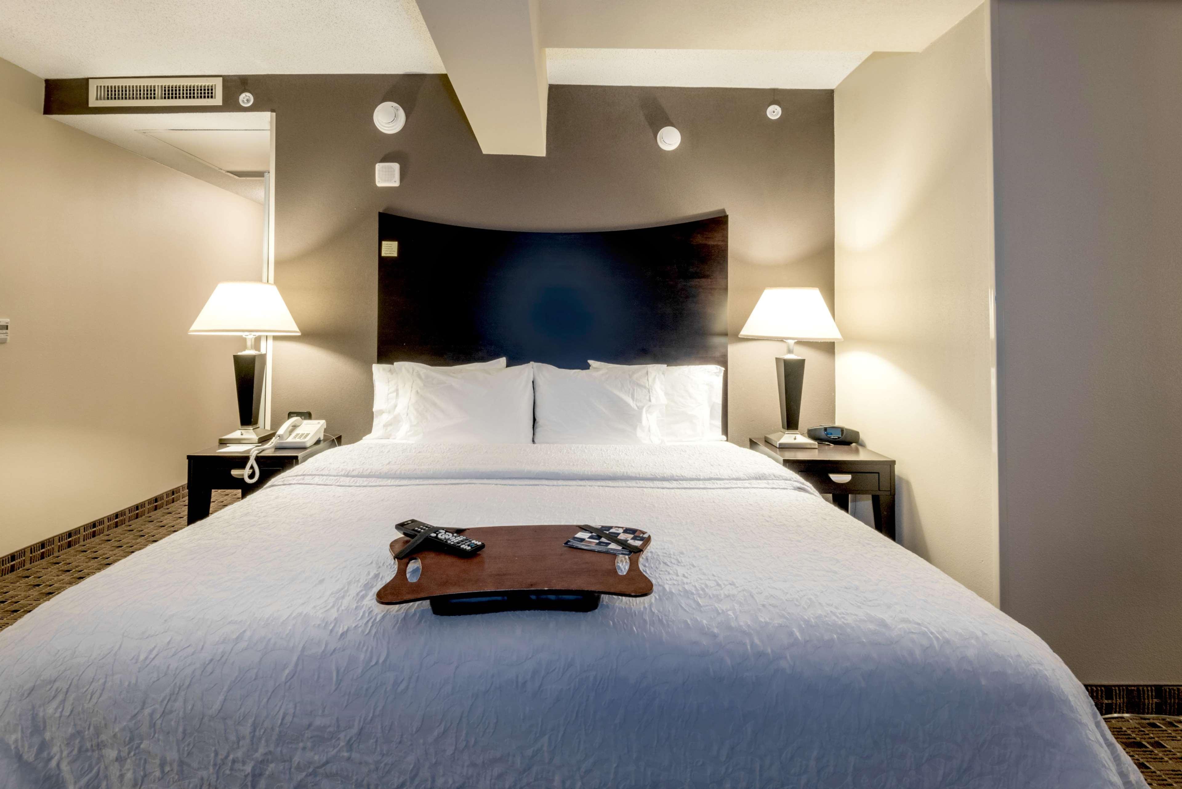 Hampton Inn & Suites Montgomery-Downtown Экстерьер фото