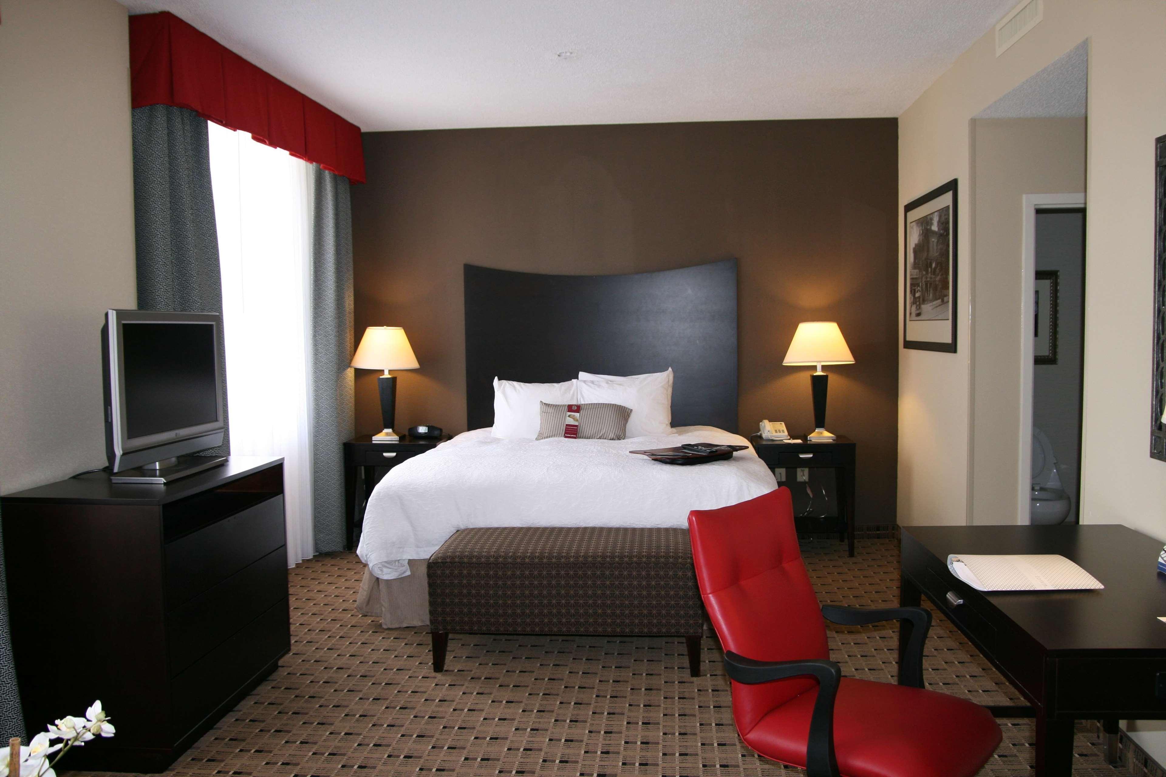 Hampton Inn & Suites Montgomery-Downtown Номер фото