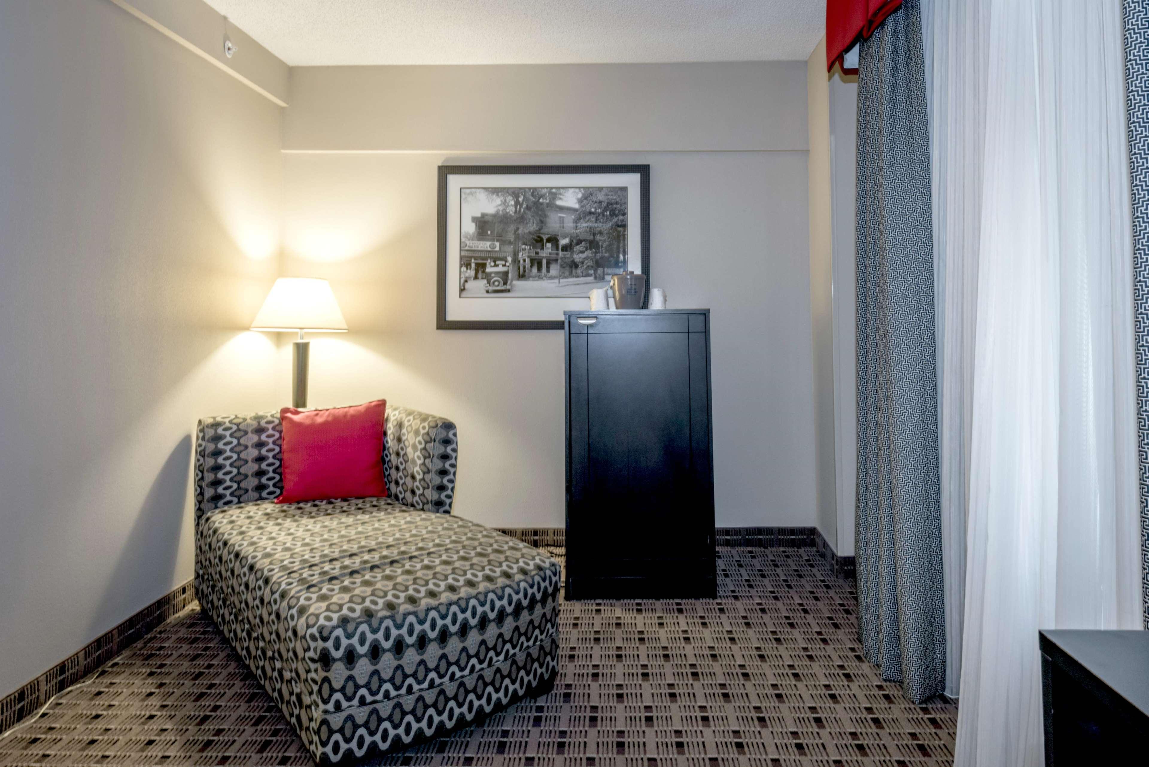 Hampton Inn & Suites Montgomery-Downtown Экстерьер фото