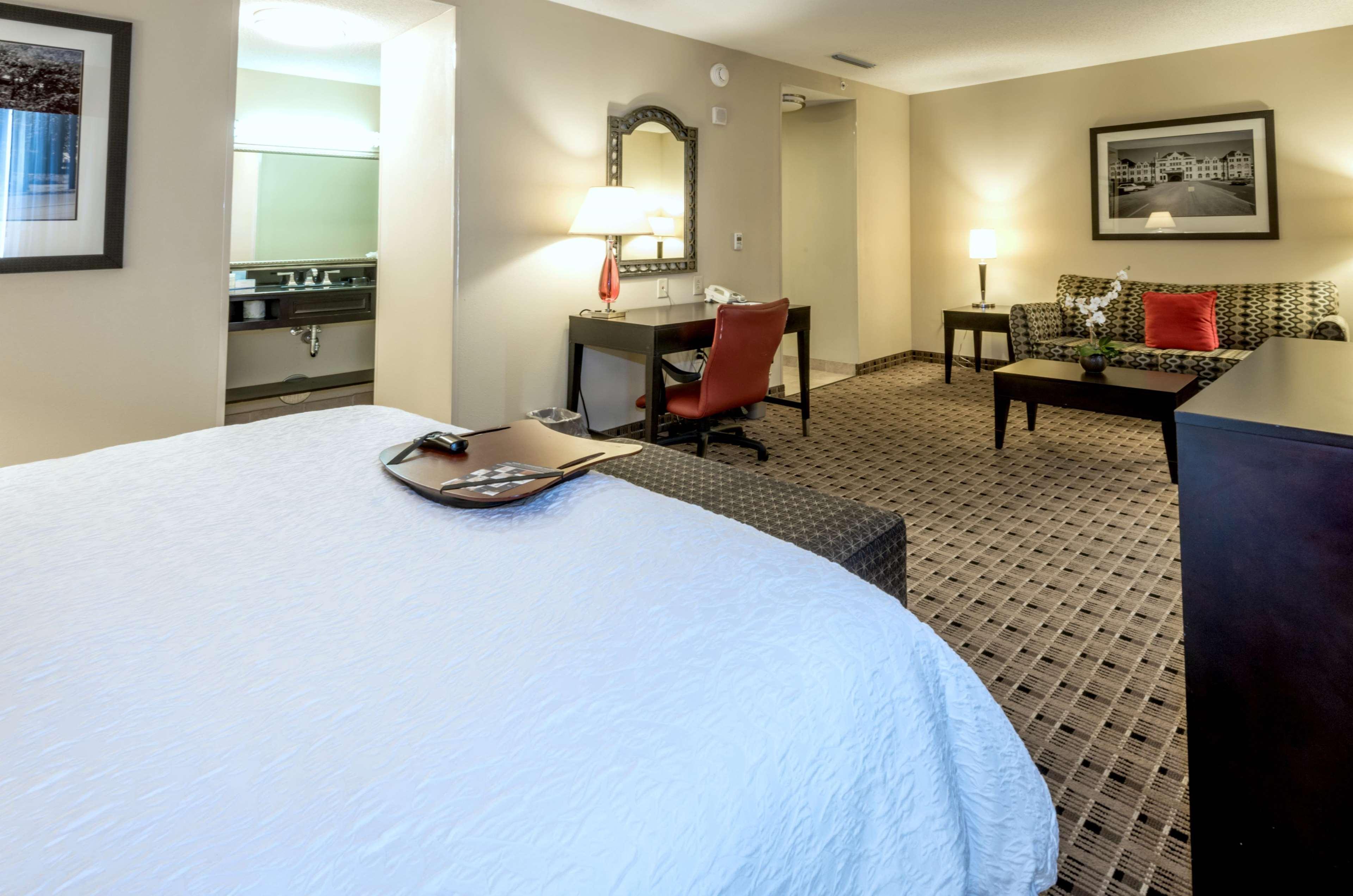 Hampton Inn & Suites Montgomery-Downtown Экстерьер фото