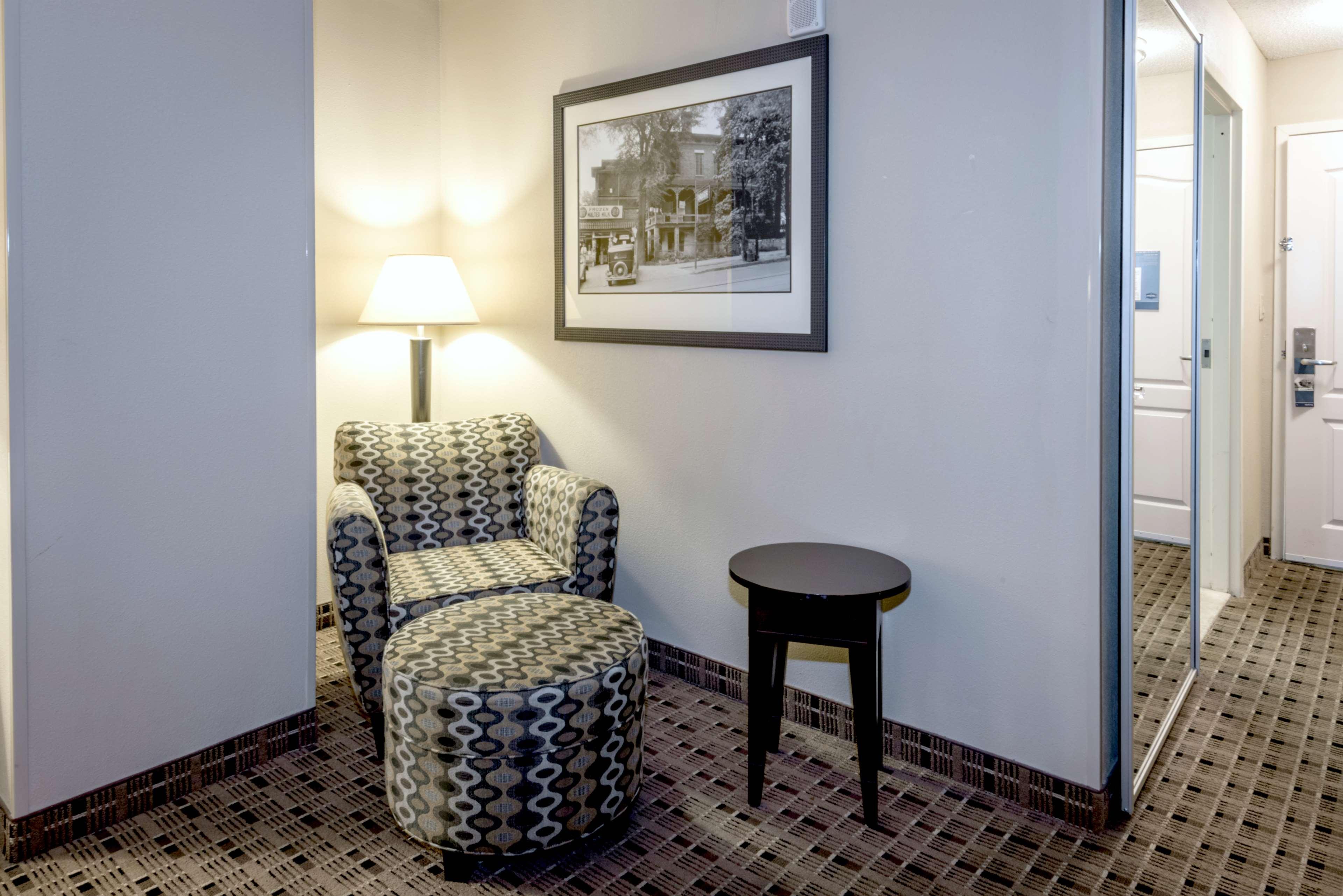 Hampton Inn & Suites Montgomery-Downtown Экстерьер фото