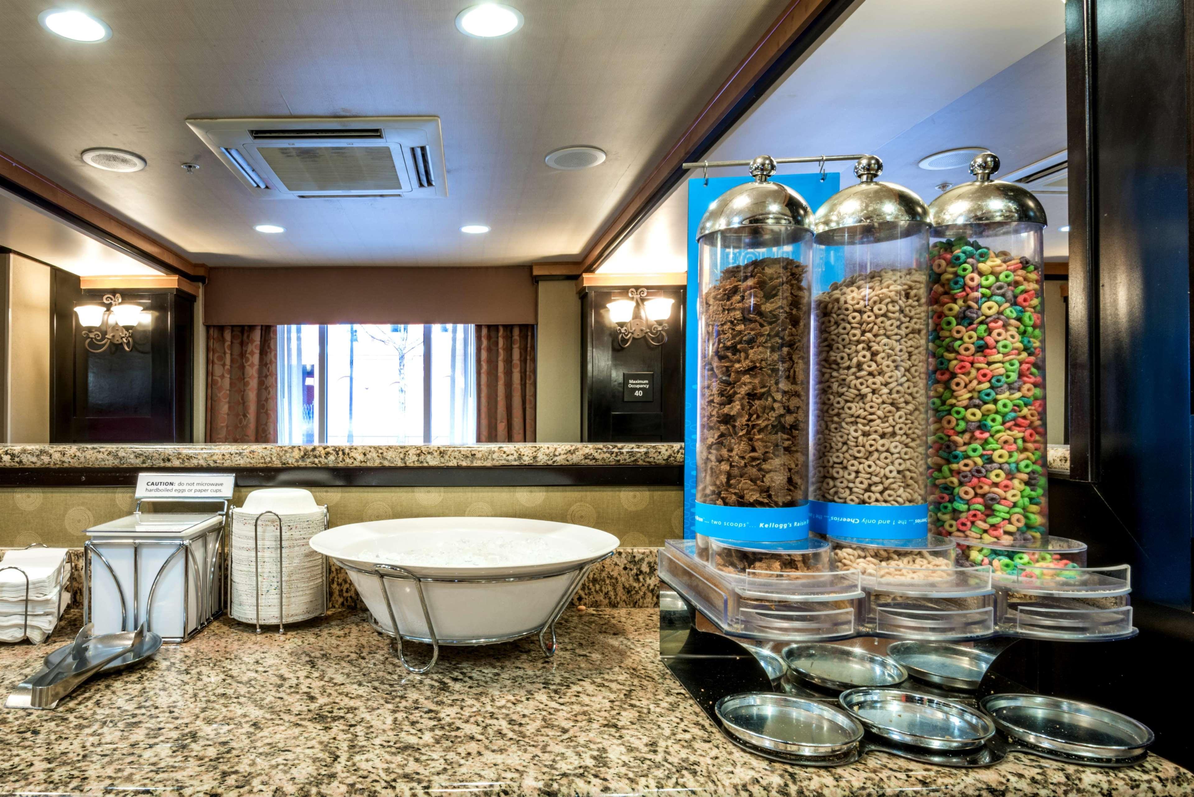 Hampton Inn & Suites Montgomery-Downtown Экстерьер фото