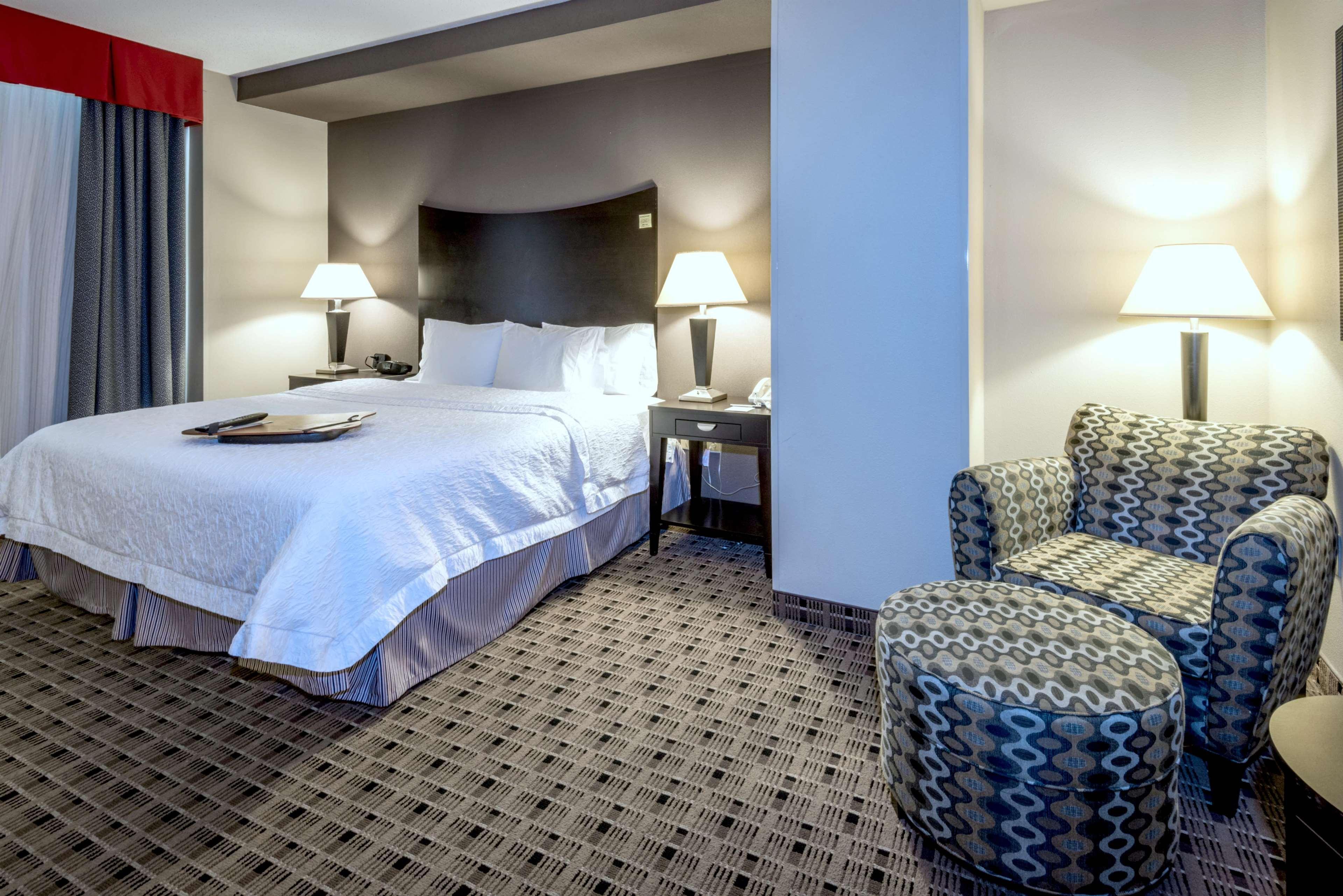Hampton Inn & Suites Montgomery-Downtown Экстерьер фото