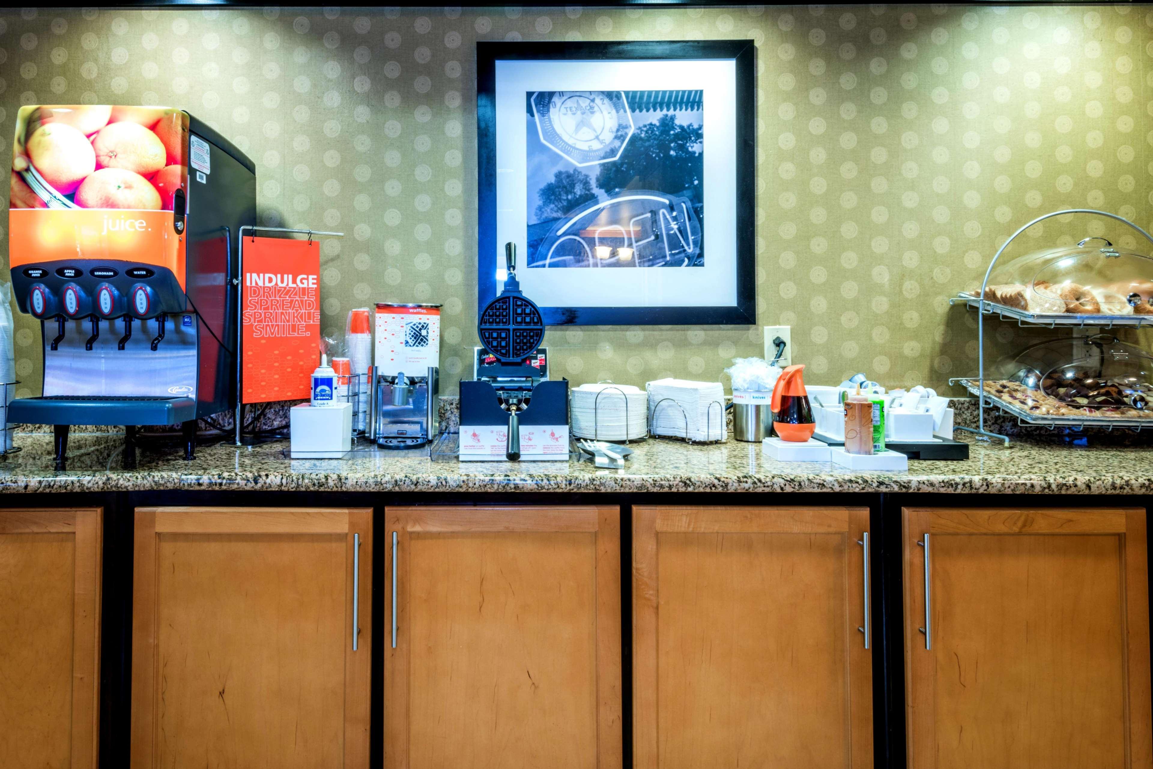 Hampton Inn & Suites Montgomery-Downtown Экстерьер фото