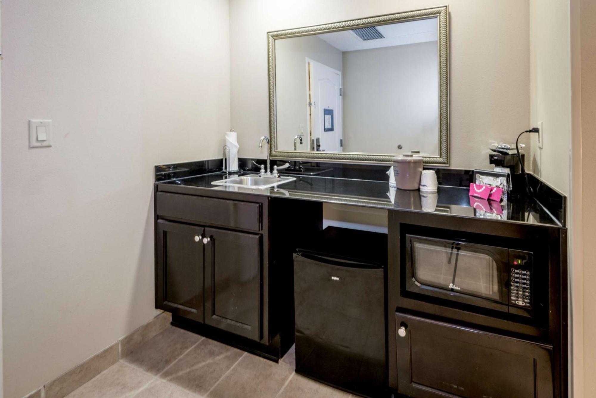 Hampton Inn & Suites Montgomery-Downtown Экстерьер фото