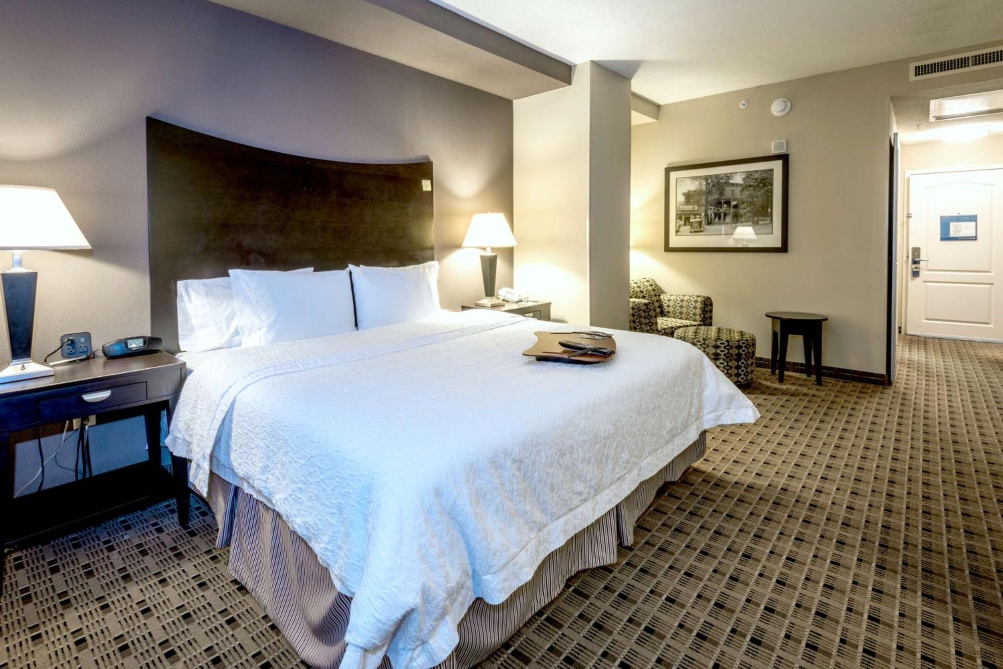 Hampton Inn & Suites Montgomery-Downtown Экстерьер фото