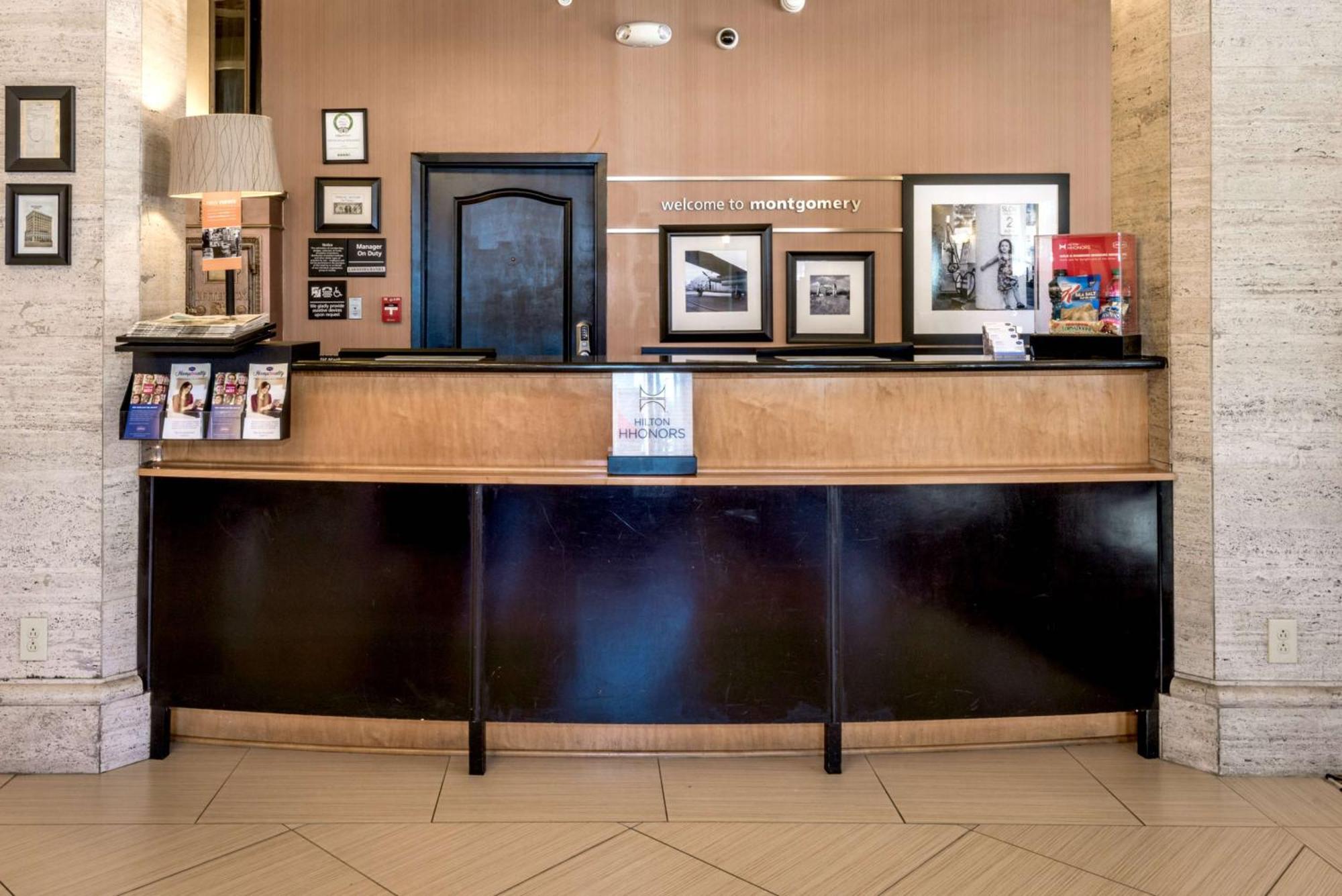 Hampton Inn & Suites Montgomery-Downtown Экстерьер фото
